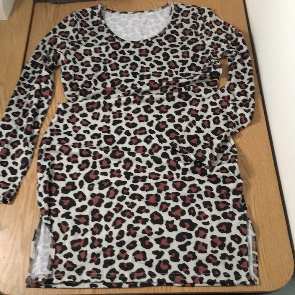 New Women’s Animal Print Long Sleeve Dress Lightweight Size Medium